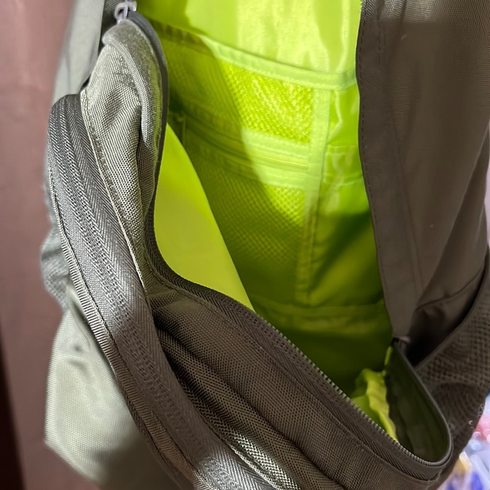 Pink backpack - Picture 3 of 3